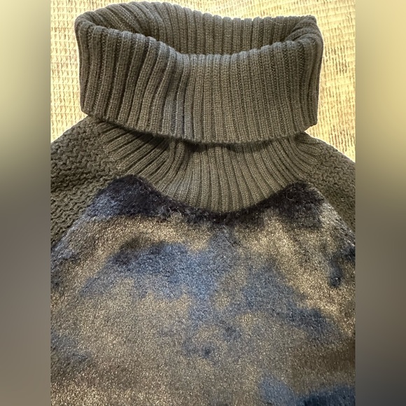 New Banana Republic Designer Black Label Faux Fur Black Sweater Unique Size S/M - Picture 3 of 11